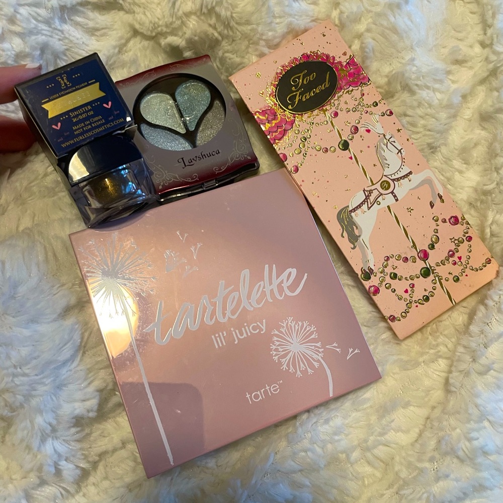Eyeshadow palettes